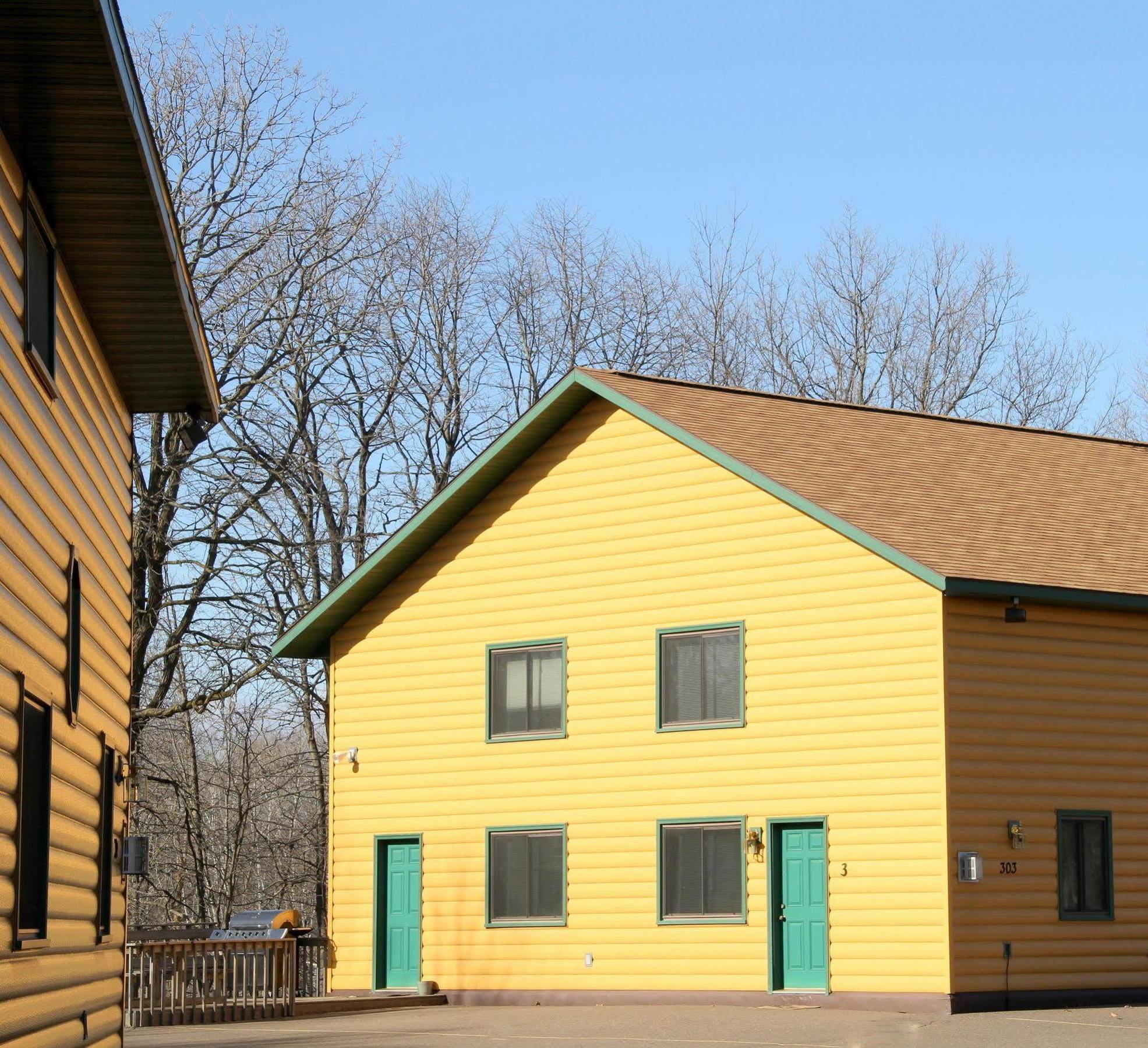 Mcquoid'S Inn And Event Center Isle Exterior foto